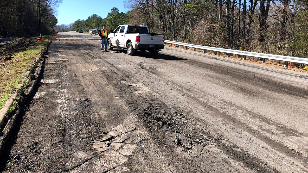 An Auburn civil engineering team is helping ALDOT identify the cause of a road landslide on U.S. 231 south of Huntsville