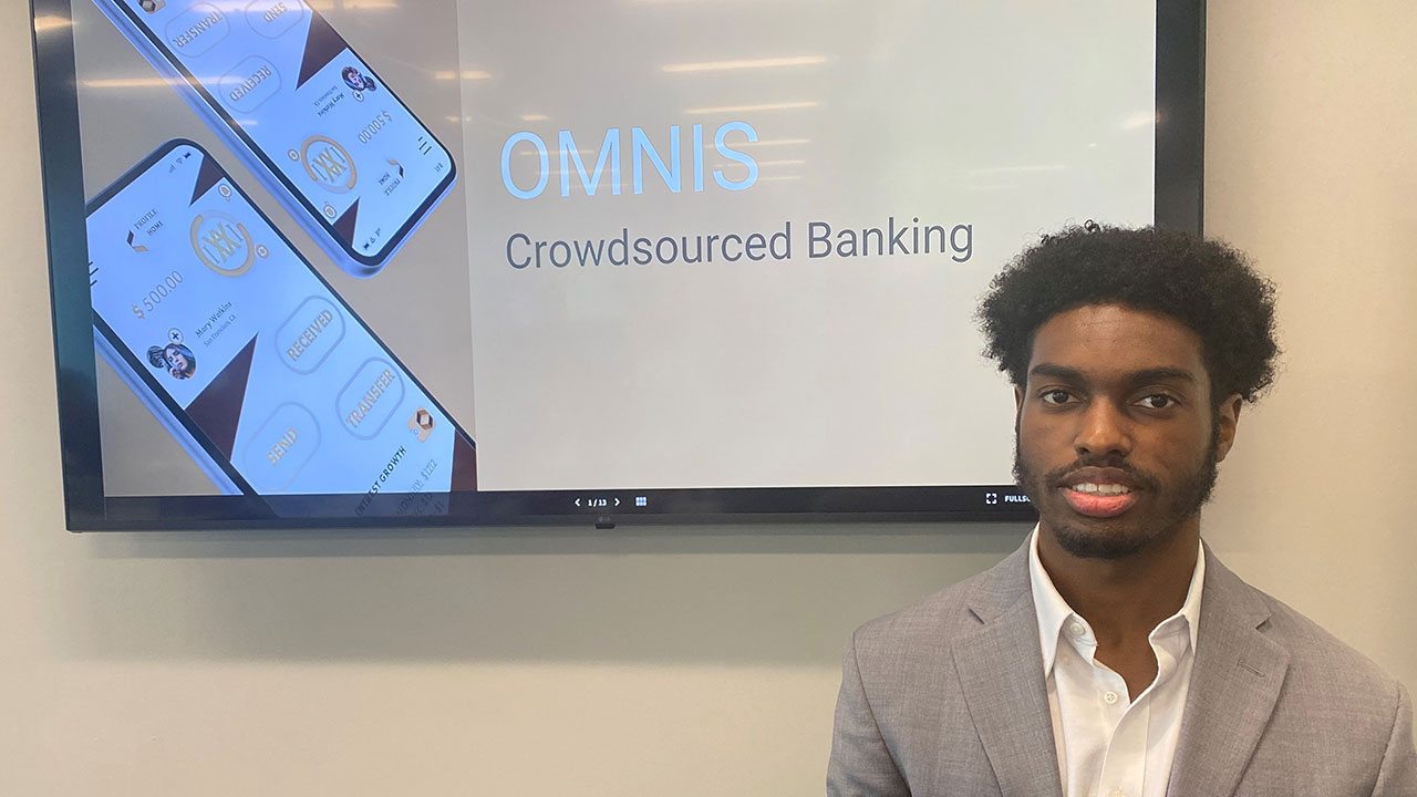 Computer science and software engineering student Zakariya Veasy and his business idea, OMNIS, won the October 28 Halloween Business Idea Pitch Competition.