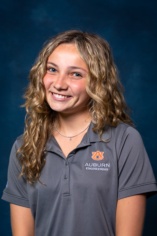 Sophie Holder headshot