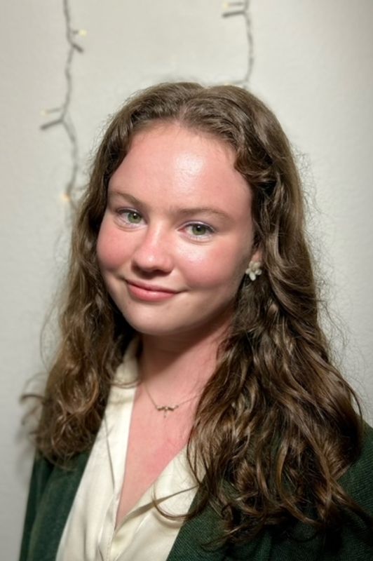 Alison Brown Headshot