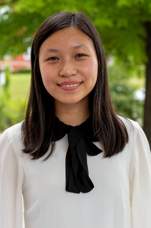 Selena Zheng Headshot