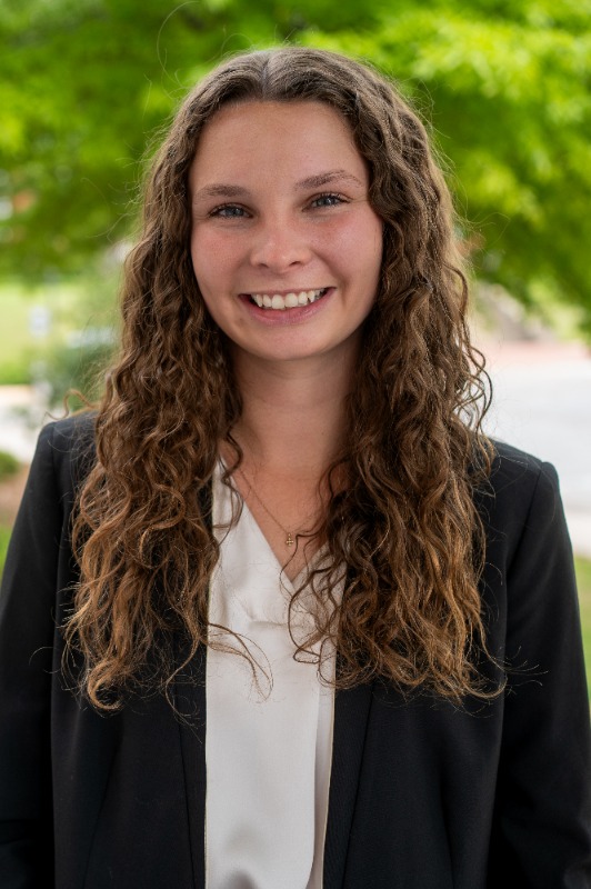 Isabel Davis Headshot