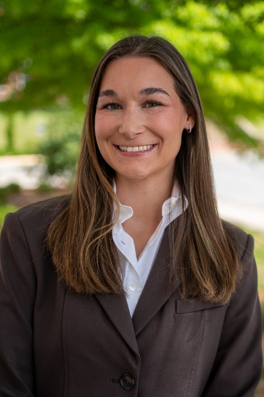 Katelyn Mergulhao Headshot