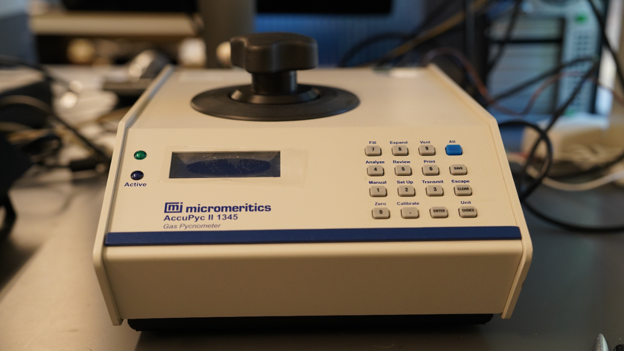 Micromeritics AccuPyc II 1340