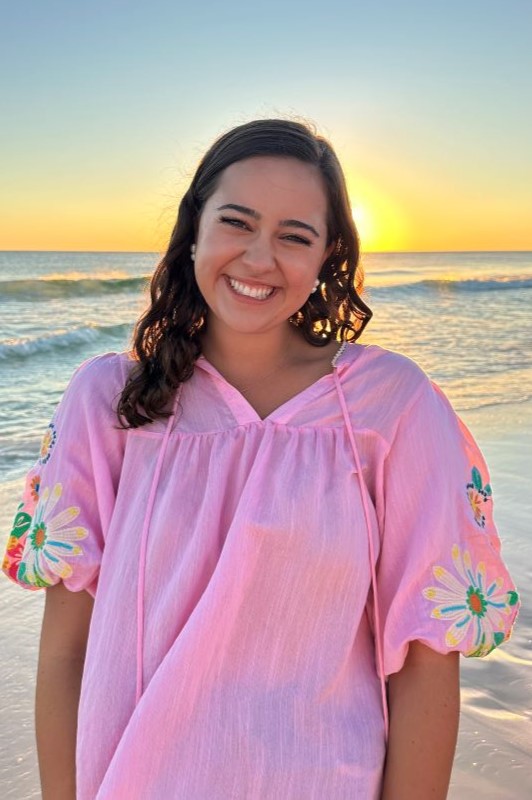 Caroline Cost headshot