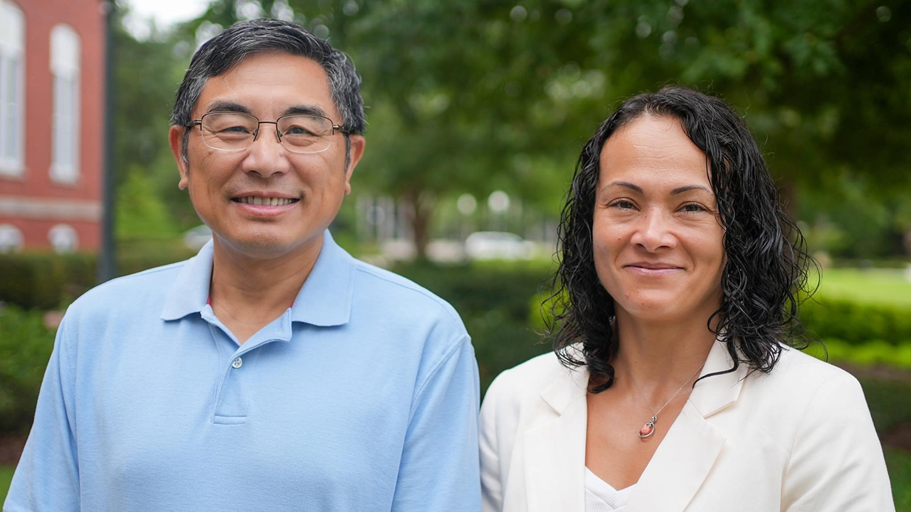 From left, Zhihua Jiang, the Auburn Pulp and Paper Associate Professor in chemical engineering, and Selen Cremaschi, the B. Redd & Susan W. Redd Professor and chemical engineering chair.