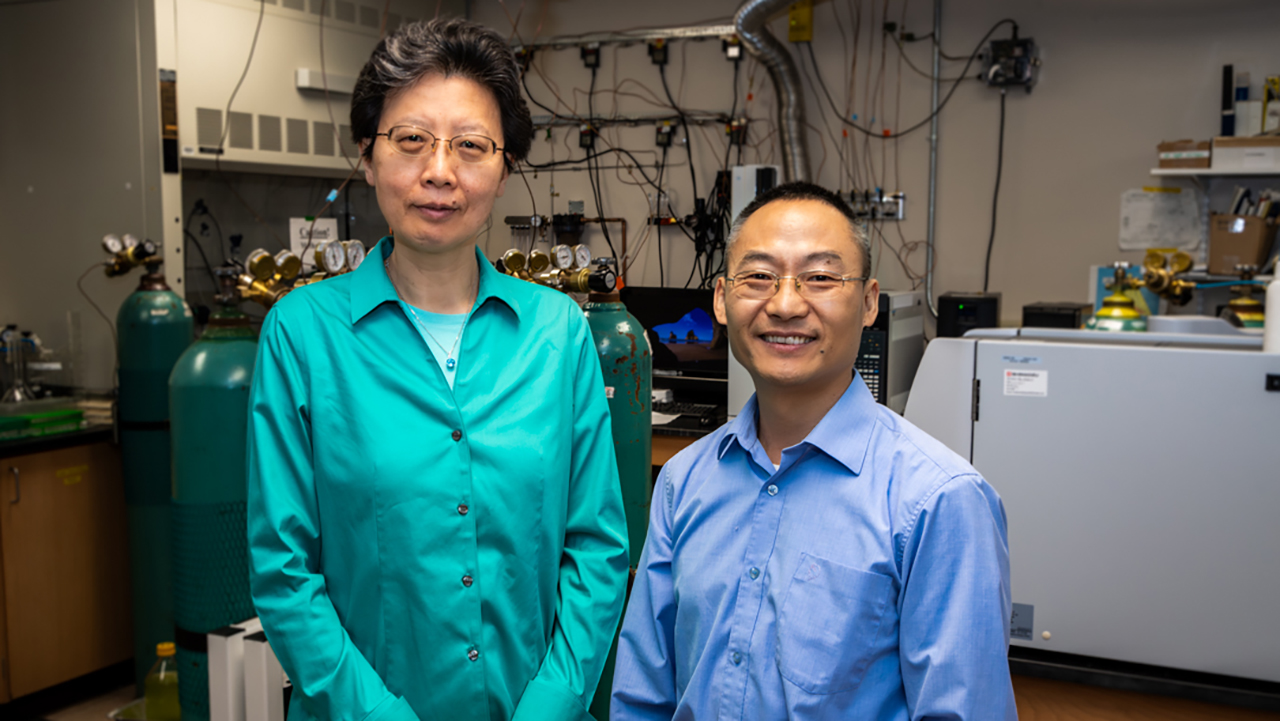 Jin Wang, left, and Peter He have developed a reactor prototype which has demonstrated a methane removal rate five times higher than the highest reported value.