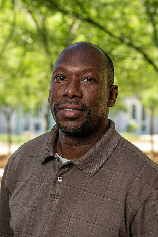 Headshot Kenneth Jones