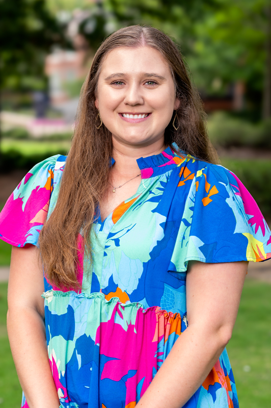 Holly  Davenport image